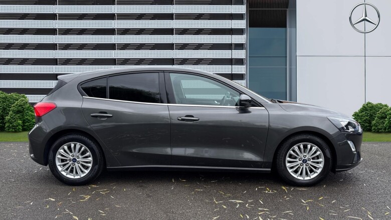 Ford Focus 1.0 EcoBoost 125 Titanium 5dr Petrol Hatchback